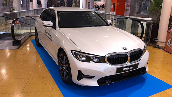 El nuevo BMW Serie 3 se desplaza hasta el centro comercial de Alzamora // Abril de 2019